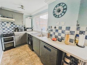 Kitchen-Diner- click for photo gallery